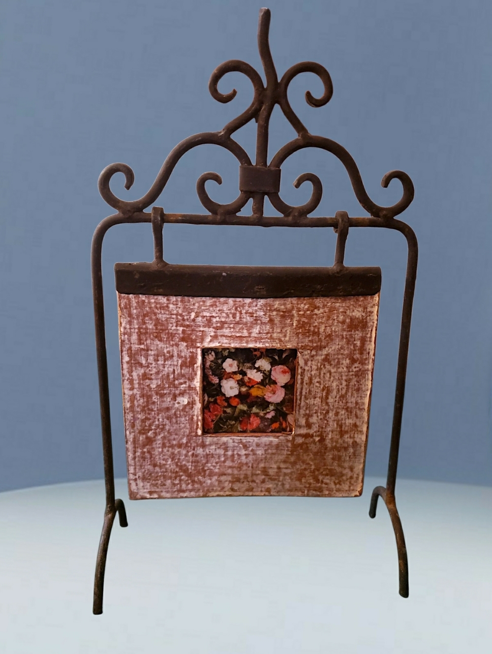 1900s Era Victorian Wrought Oron Tabletop Picture Frame w/ Decorative Scrollwork